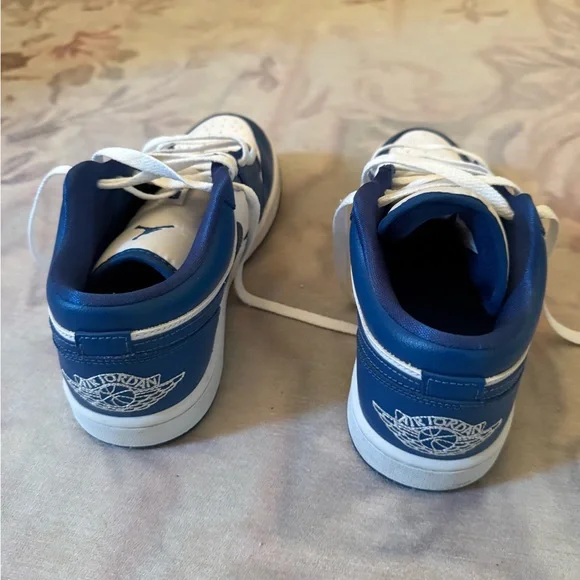 WMNS AIR JORDAN 1 LOW 'MARINA BLUE' - US WOMENS SIZE 8 - Picture 6 of 9